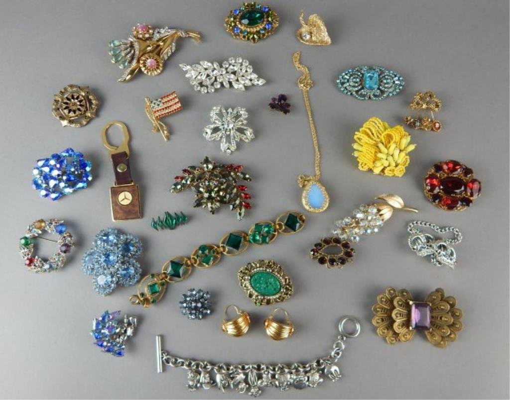 Twenty Nine Piece Vintage Jewelry (1 of 4)