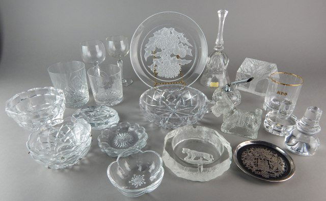 Twenty Two Pieces Miscellaneous Crystal & Glass (1 of 4)