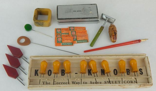 Vintage Bakelite Grouping (1 of 5)