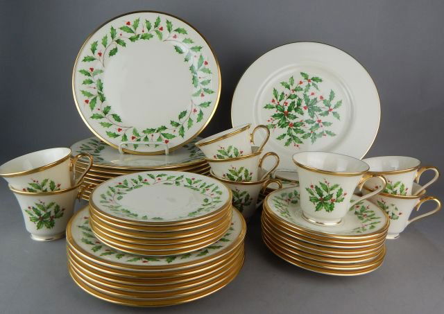 Lenox Holiday Dinnerware (1 of 5)