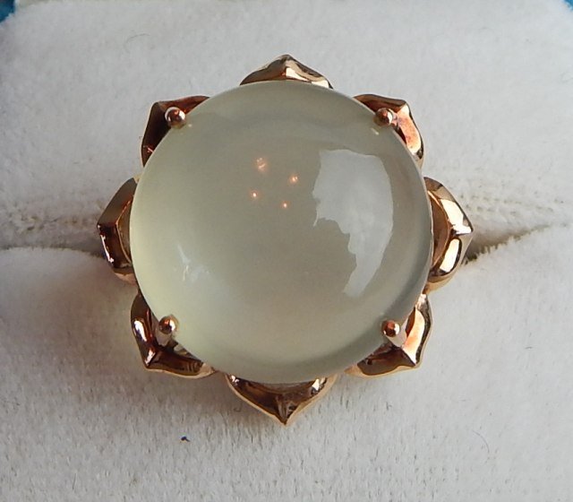 14k Yellow Gold Moonstone: Not marked. Size 6 1/2 Estimate $250 - $350 Starting Bid $100