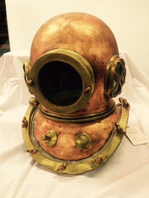 Divers Helmet (1 of 4)