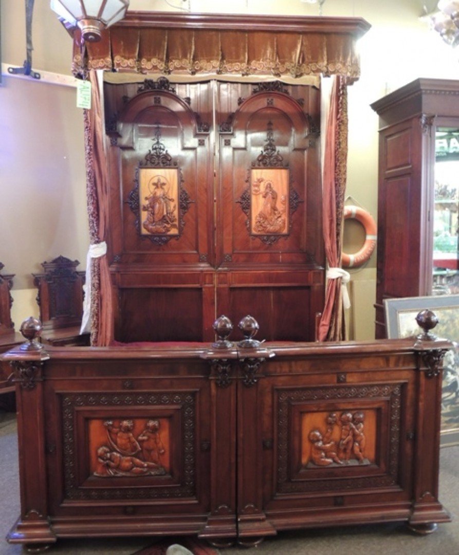 Mahogany and avodire bedroom set (1 of 4)