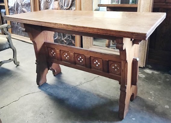 Arts and Crafts Style Table (1 of 3)