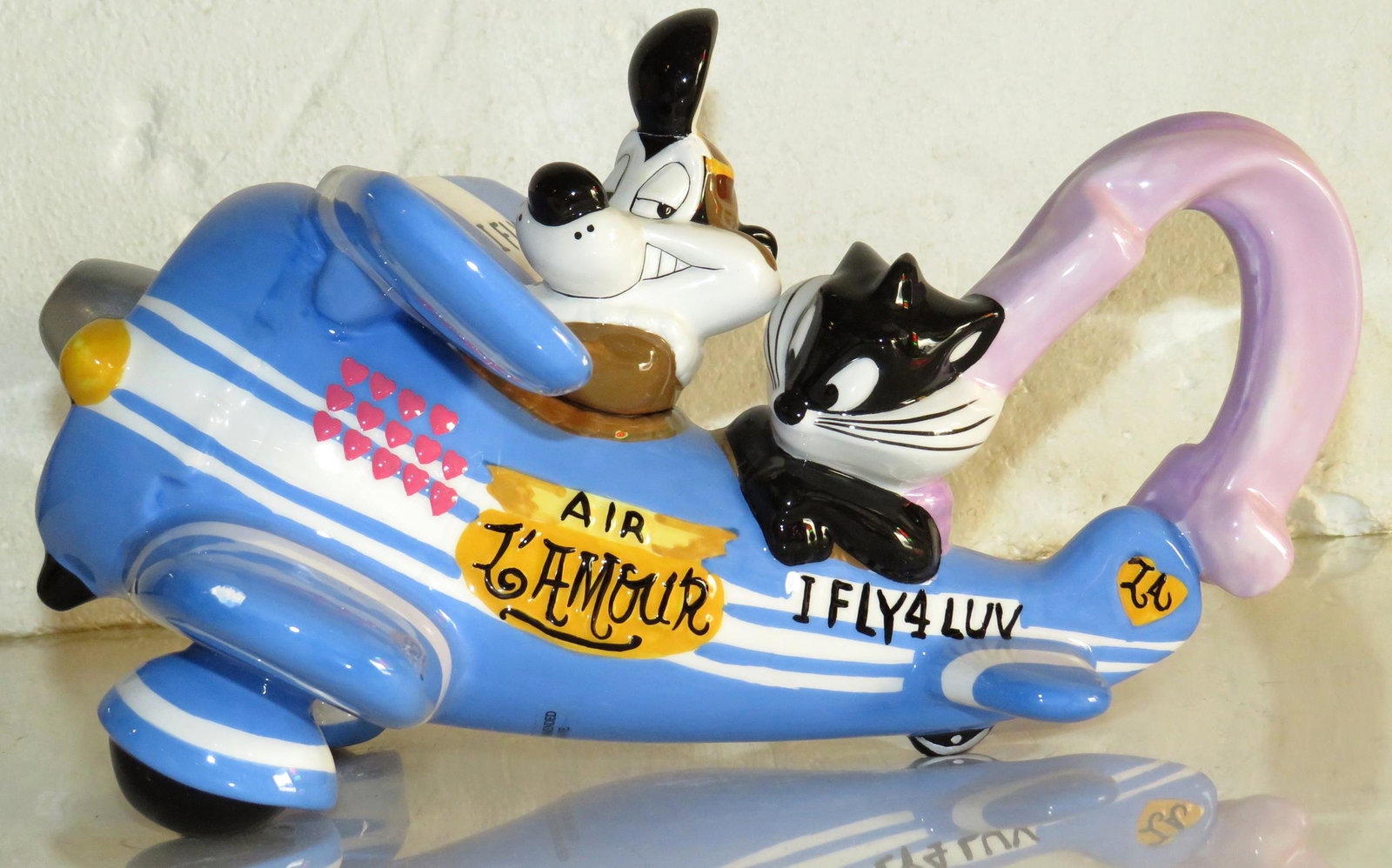Pepe Le Pew Airplane Tea Pot: Pepe Le Pew airplane tea pot 6.5" H x 8" W x 11" D