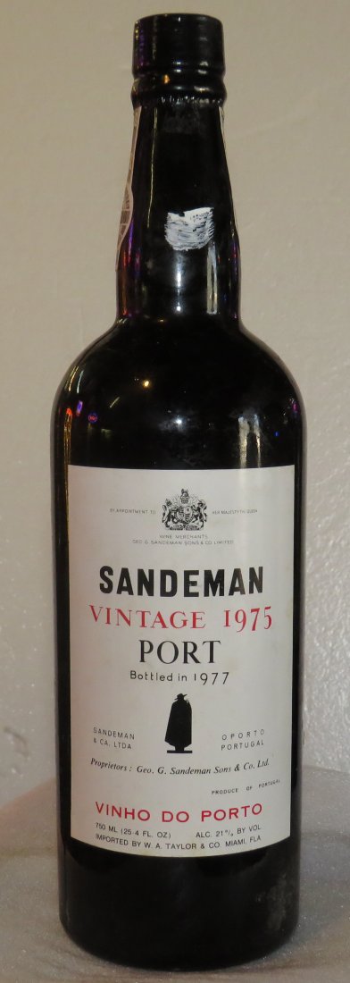 A bottle of Sandeman Vintage Port 1975 (1 of 2)