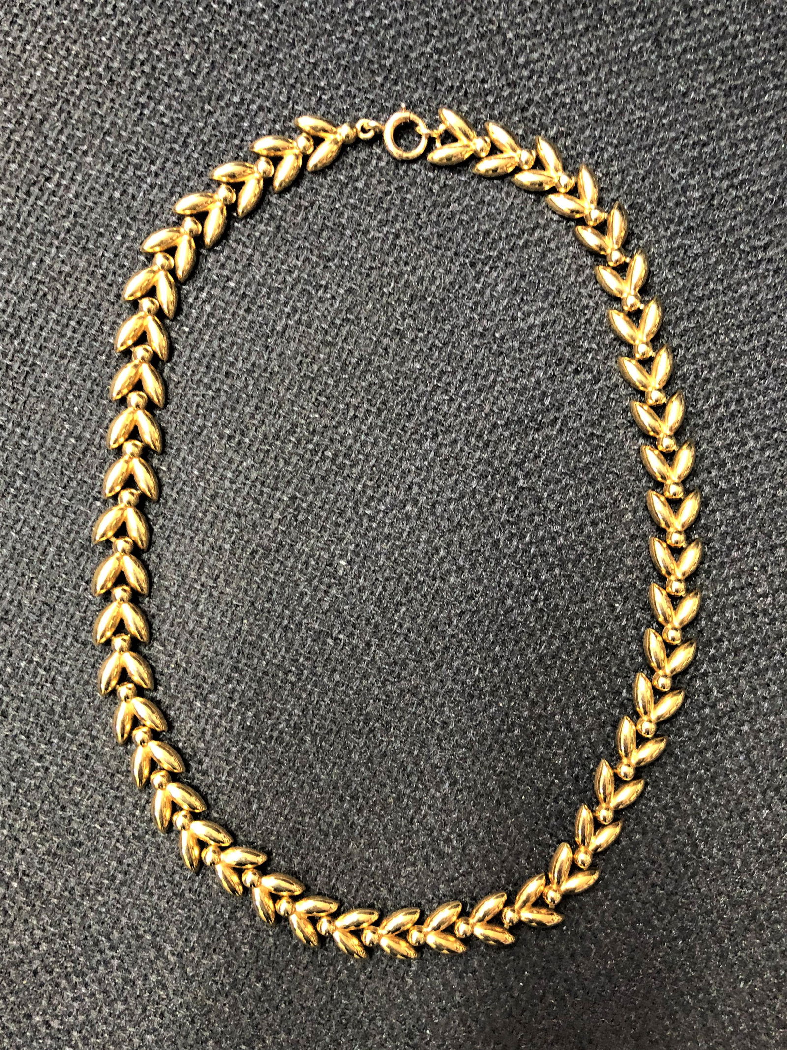 14K yellow gold lady's 15.5" leaf petal link necklace. (1 of 5)