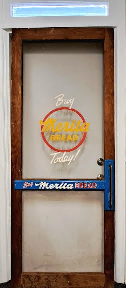 Merita Bread Screen Door with Porcelain Push Plate (1 of 5)