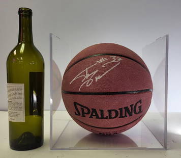 Shaquille O'Neal signed Basketball: Shsaquille O'Neal signed basketball in a 10 inch plexiglass persentation cube.