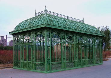 Spectacular Greenhouse Solarium