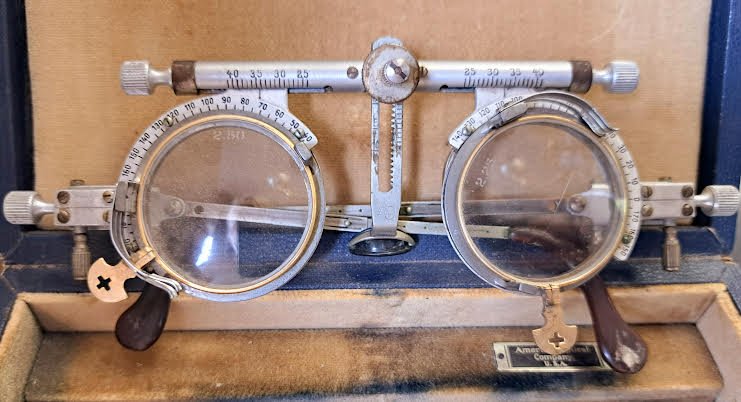 American Optical Traveling Spectacle Set (1 of 7)