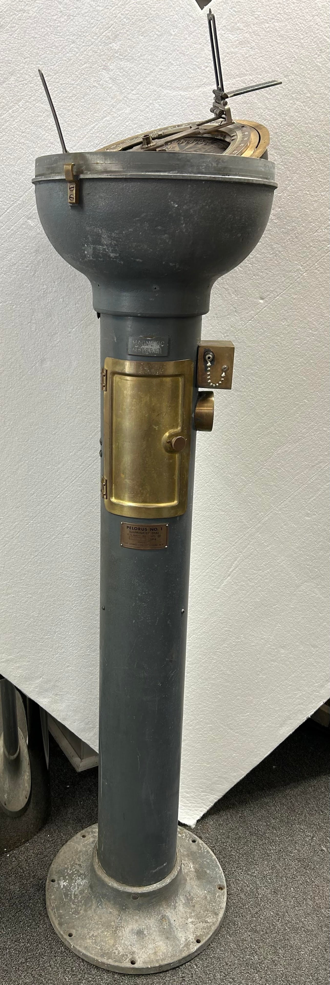 WWII US Navy Binnacle With Rangefinder (1 of 3)