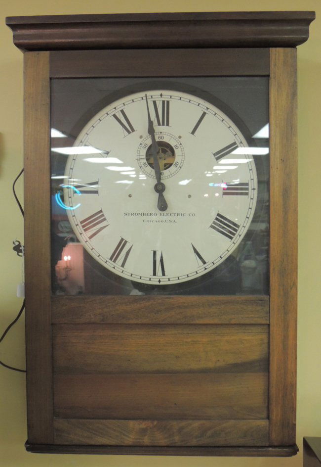 Oak Stromberg Electric Co. model 31 wall clock: patent 1909, 1915; 31"h x 21"w x 7"d
