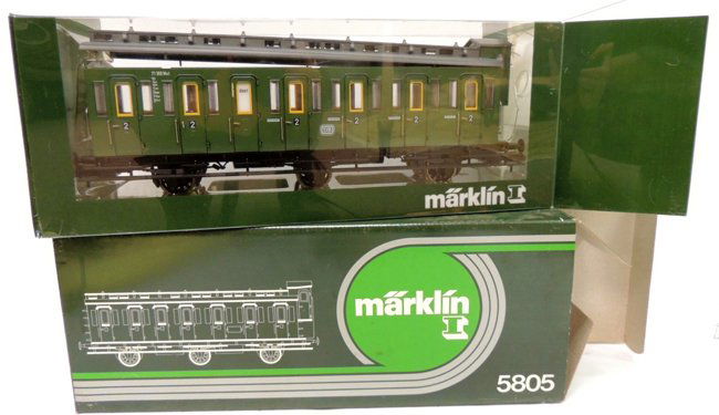 Märklin I 5808 green passenger cart with green box: made in Western Germany; box: 17.5"l x 4.5"w x 7"h