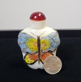 White Ceramic Snuff Bottle With Lid