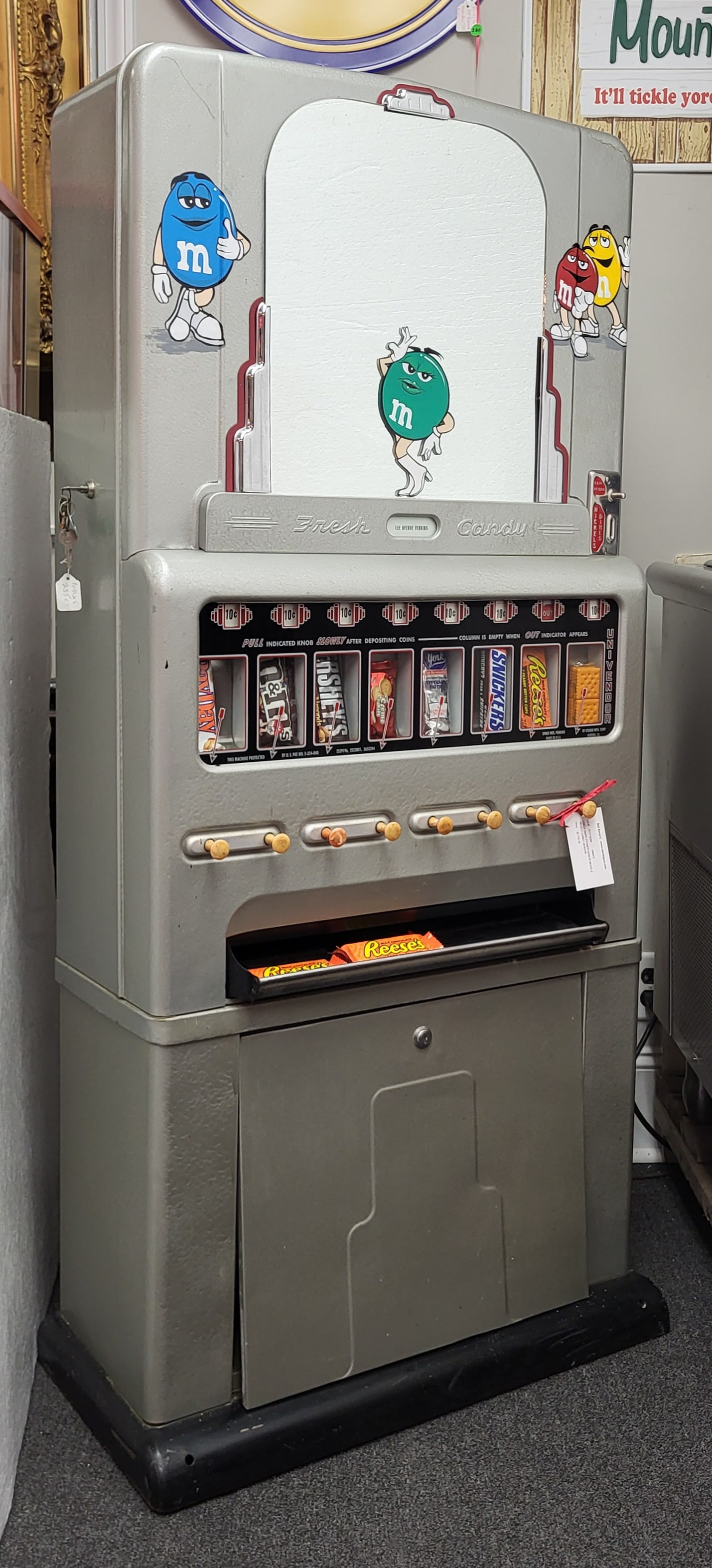 1940's Stoner Senior Candy Vendor with M&M Décor (1 of 1)