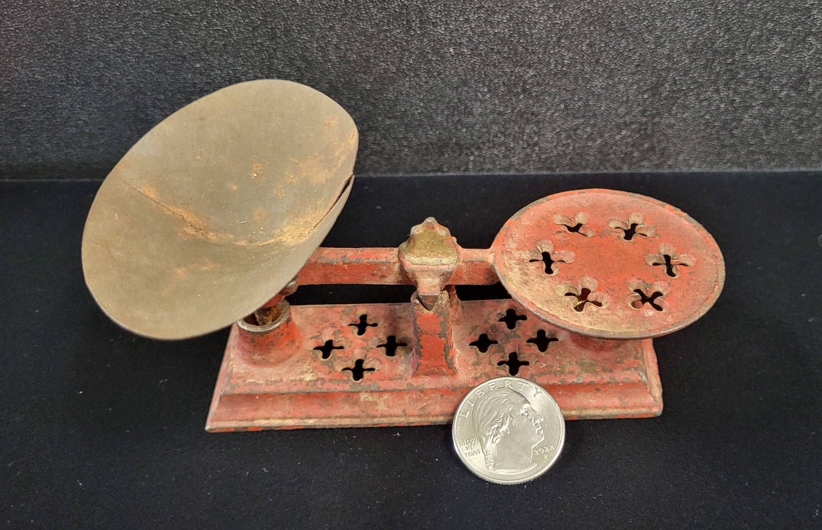 Salesman's Cast Iron Scale in Old Red Paint (1 of 3)