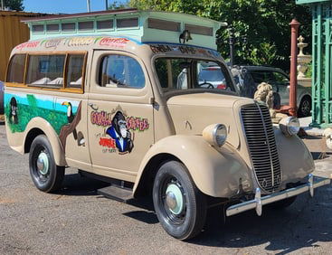 1947 Restored 3 speed English Ford vending truck E83W. In great running condition.  Factory built,