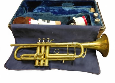 Bach Professional Stratovira *8291ML*-NY( in Faux Alligator Case with Mother of Pearl Keys. *RARE*