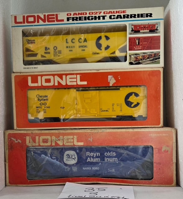 Three Lionel Train cars (1 of 4)