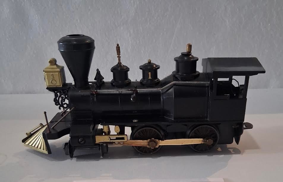 Vintage Black Steam Locomotive with Brass Rods & Cowcatcher , O-Gauge (1 of 5)