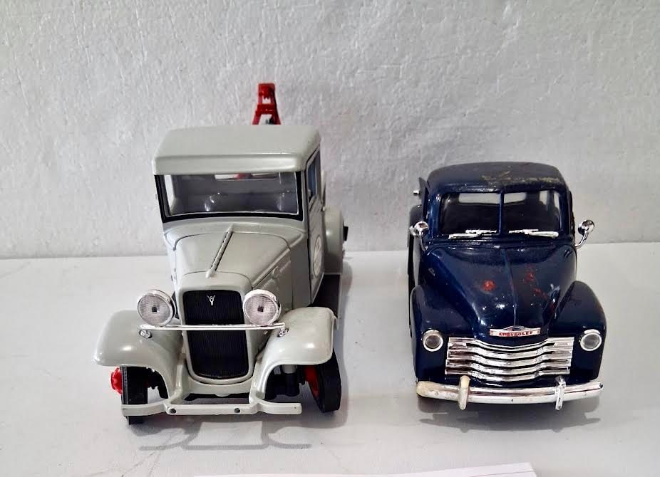 Die Cast Model Gray Ford YM Towing Truck: Pre-owned/display condition with intentional or age-related paint wear.