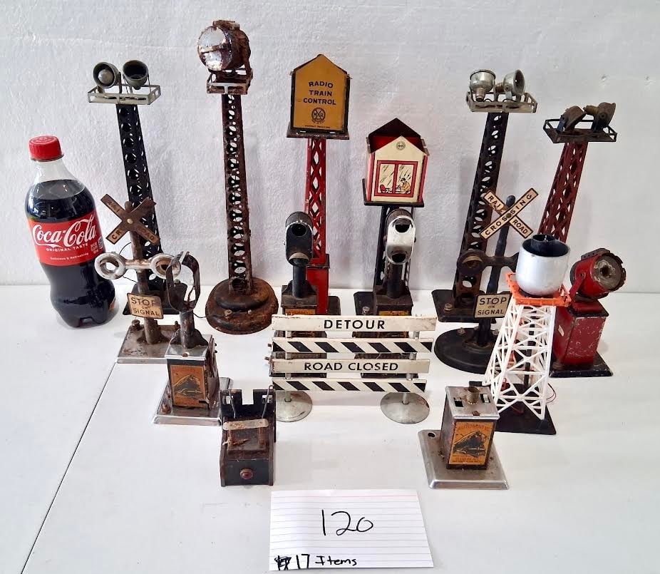 Group Lot : 17 Pieces of Vintage (some Lionel) 0-Gauge Railroad Accessories (1 of 5)