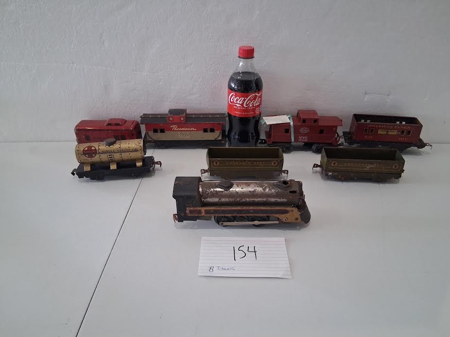 Vintage Marx-Style Red Tin Wind-Up Steam Locomotive Engine (1 of 5)
