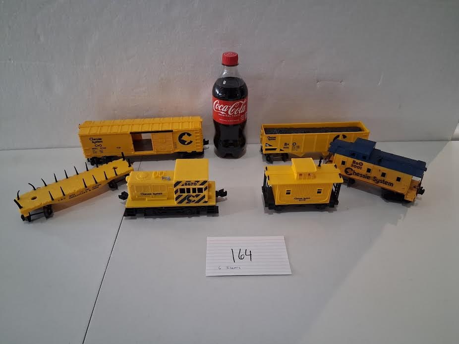6 Piece Lot of Yellow Plastic Classic System Chesapeake / Ohio Lionel (1 of 5)