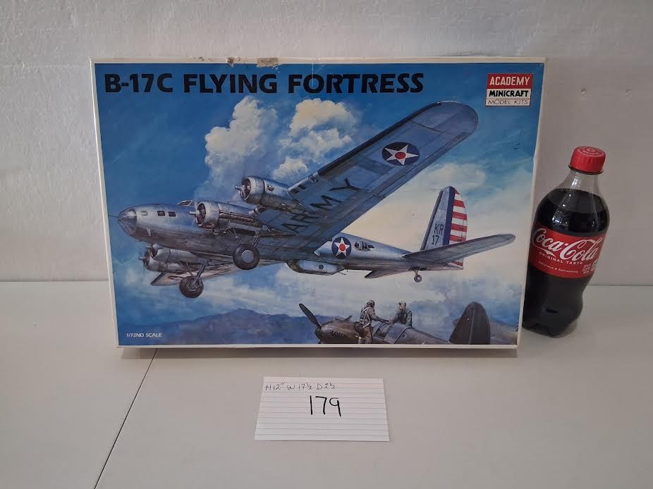 1/72nd Scale B-17c Flying Fortress Model Kit Comet (1 of 2)
