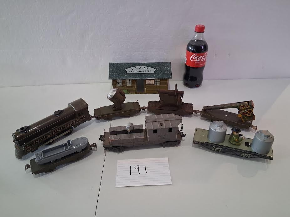 8 Pieces: Vintage O Gauge Tin Marx Train Lot with Station Building, Freight Cars, Tender & (1 of 5)