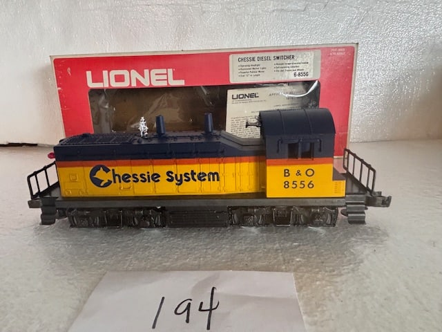 Lionel Chessie System Diesel Switcher Locomotive #6-8556 O Gauge Train in Original Box (1 of 3)