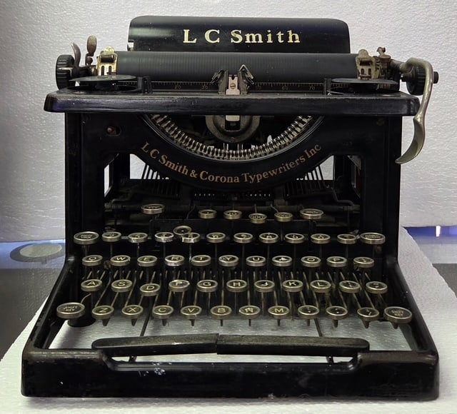 Vintage Remington Noiseless Typewriter – Antique Quiet Office Machine (1 of 6)