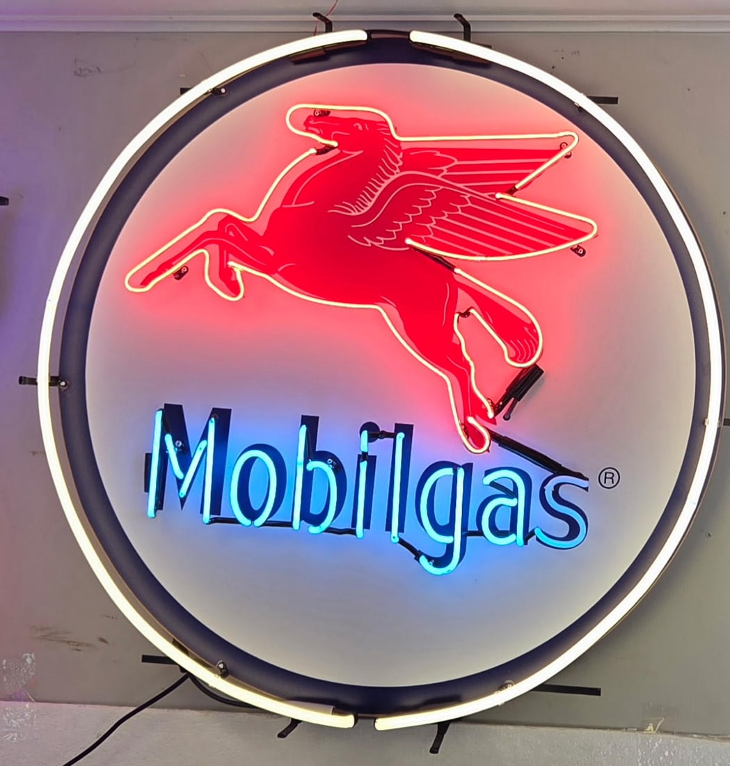 Mobil Gas Neon (1 of 2)