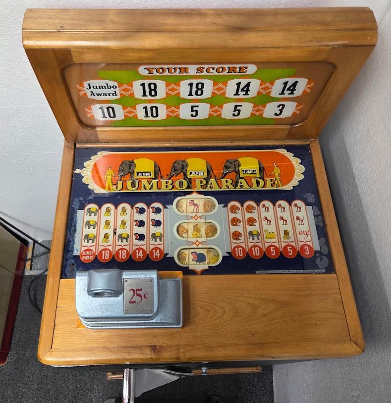 Mills 25 Cent Jumbo Parade Console Slot Machine (1 of 2)