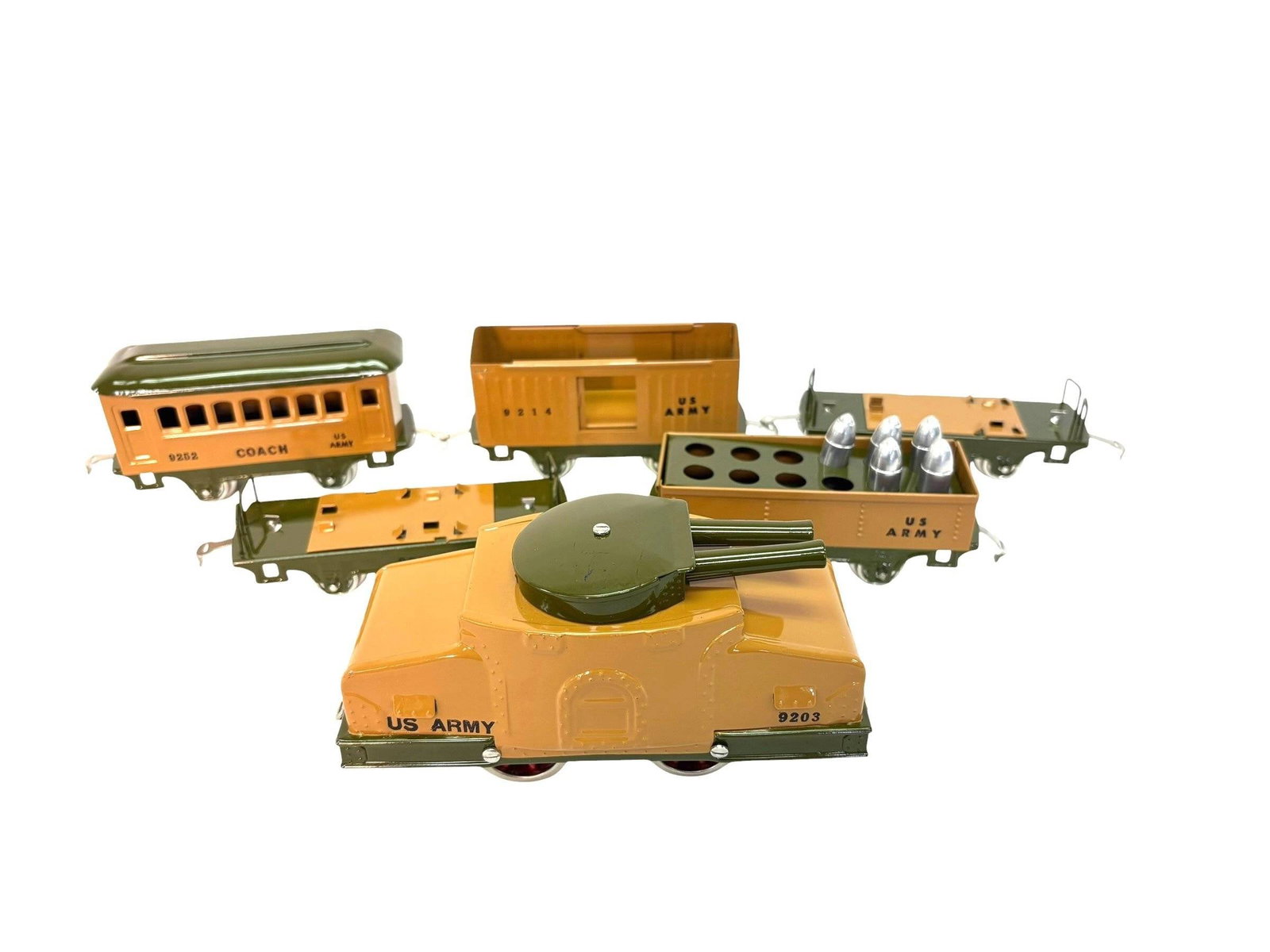 6 piece Lionel army tank and cars (1 of 2)