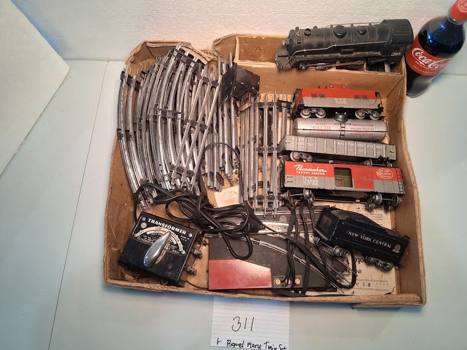 Vintage Louis Marx Stream Line Electric Train Set No. 25235: Vintage Louis Marx Stream Line Electric Train Set No. 25235 with Original Box, Engine & Tin Lithographed cars.
