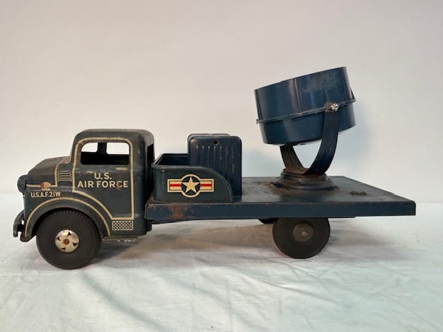 Vintage Lumar U.S. Air Force Truck with Spotlight 1950's: Vintage Lumar U.S. Air Force Truck with Spotlight 1950's, spotlight glass missing.