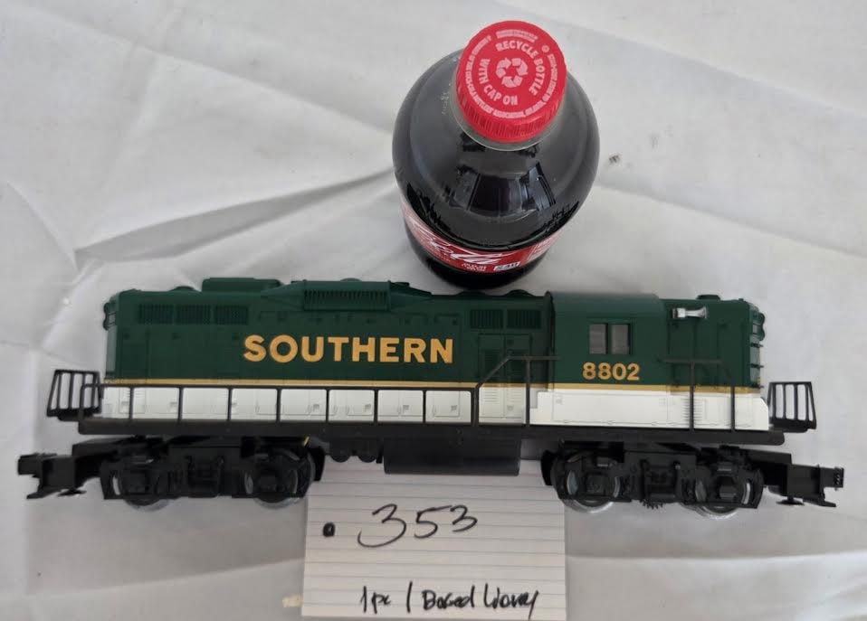 Lionel Southern GP-9 Locomotive in Original Box 6-18802 (1 of 4)