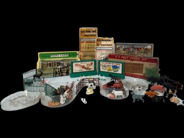 Vintage Plastic Train Scenery Accessories, Plasticville U.S.A (1 of 2)