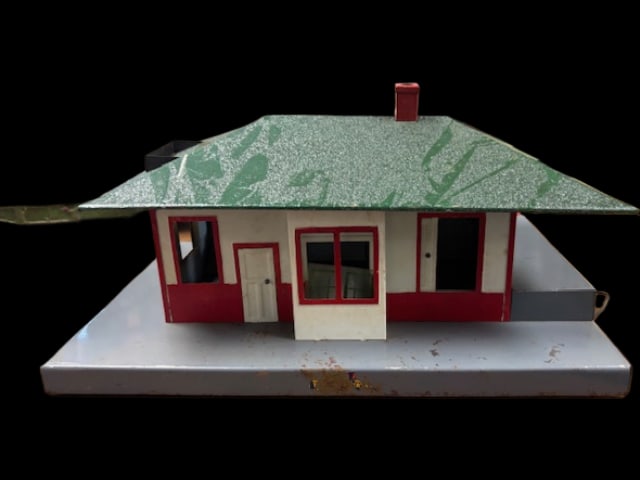 Lionel No. 90 Mystic Tin Litho O-Gauge Train Station Building (1 of 4)
