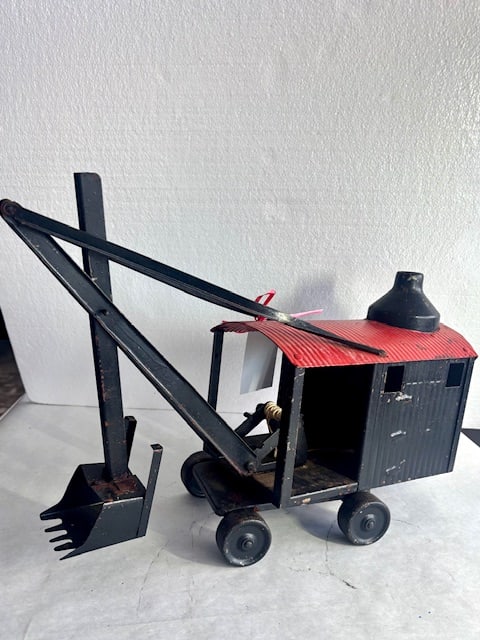Vintage Keystone Pressed Steel Steam Shovel: Vintage Keystone Pressed Steel Steam Shovel in red and black,(RC4738) 15"H x 21"L x 7.5"W