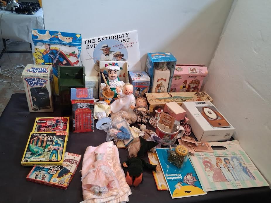 Dealer lot of Dolls and Posters: Approximately 39 items