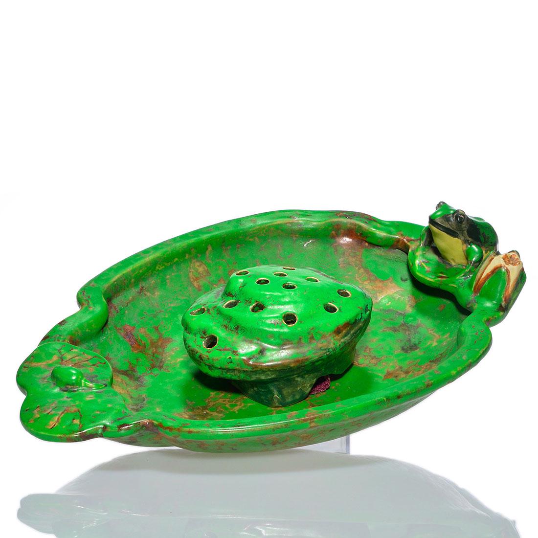 Weller Coppertone frog & lily bowl, frog, 3 1/2" (1 of 2)