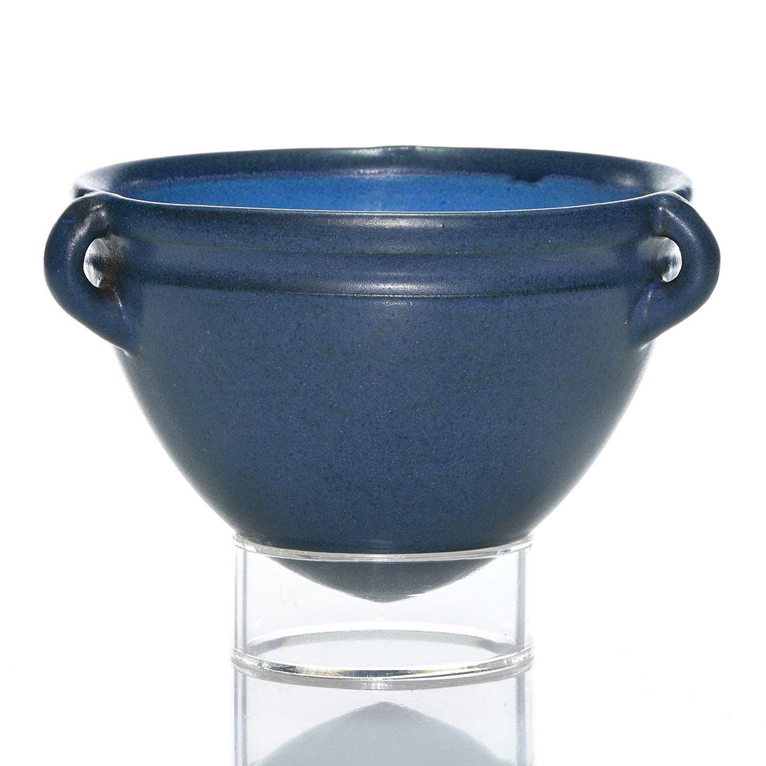 Marblehead Pottery 3 1/2" hanging basket, blue mat (1 of 1)