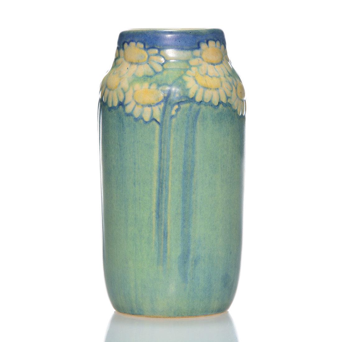 Newcomb carved mat vase, daisies,Horner, 6" (1 of 2)