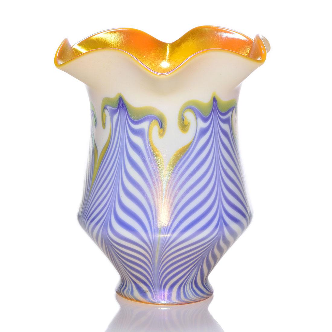 Lustre Art shade,blue hook & scroll feathers,5 1/2" (1 of 2)