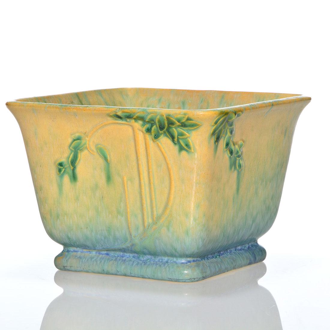 Roseville Futura Square Box vase, shape 191-8: Roseville Futura Square Box vase, shape 191-8", unmarked. Excellent original condition. Size is 5 inches high by 7 1/8 inches wide.