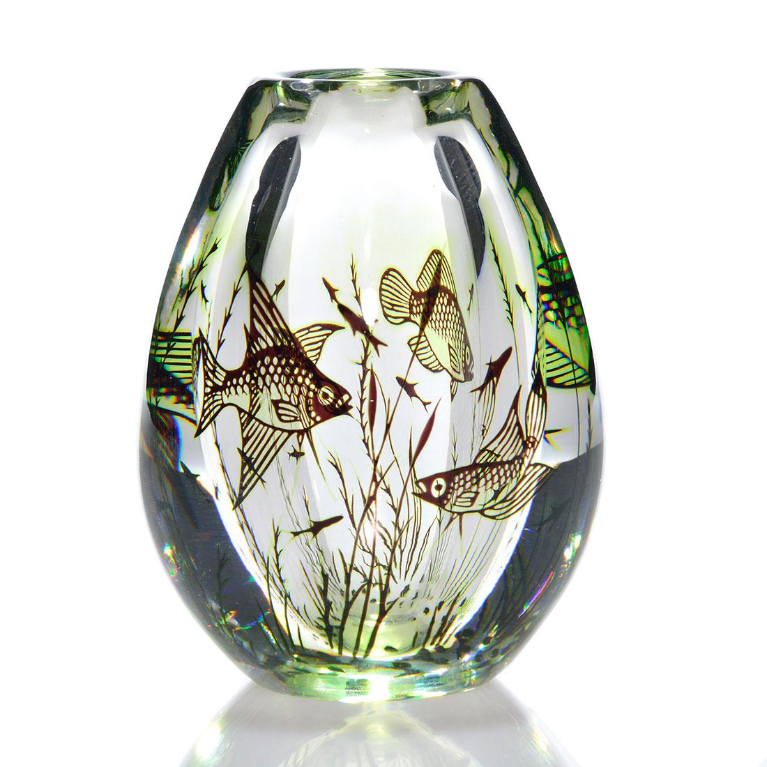 Edward Hald Graal vase for Orrefors , fish, 5 1/8": Edward Hald Graal aquatic vase for Orrefors revealing fish among the seaweed. Height 5 1/8 inches. Engraved Orrefors, Sweden, Graal 1266D, Edward Hald. Excellent condition.