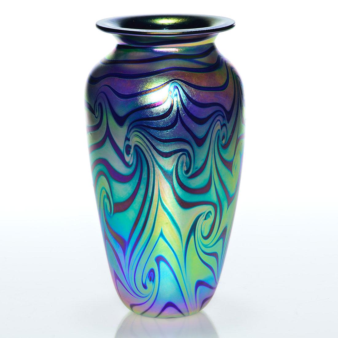 Robert Eickholt blue King Tut vase, 9 1/4”, 1999: Robert Eickholt vase with a striking and bold King Tut design done in 1999. Height 9 1/4 inches. Artist engraved with year and VCXT on the bottom. Excellent condition.